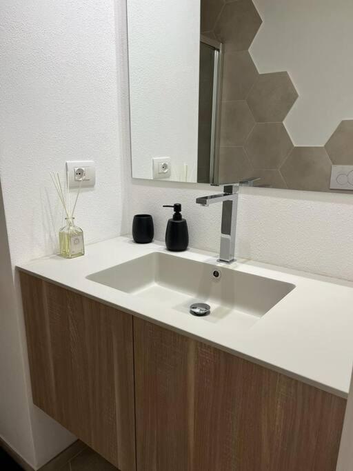 Ferienwohnung Charme In Centro With Private Parking Ascoli Piceno Exterior foto