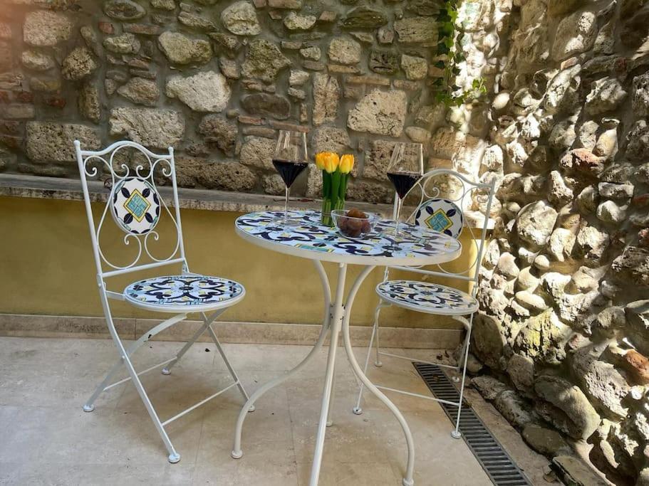 Ferienwohnung Charme In Centro With Private Parking Ascoli Piceno Exterior foto