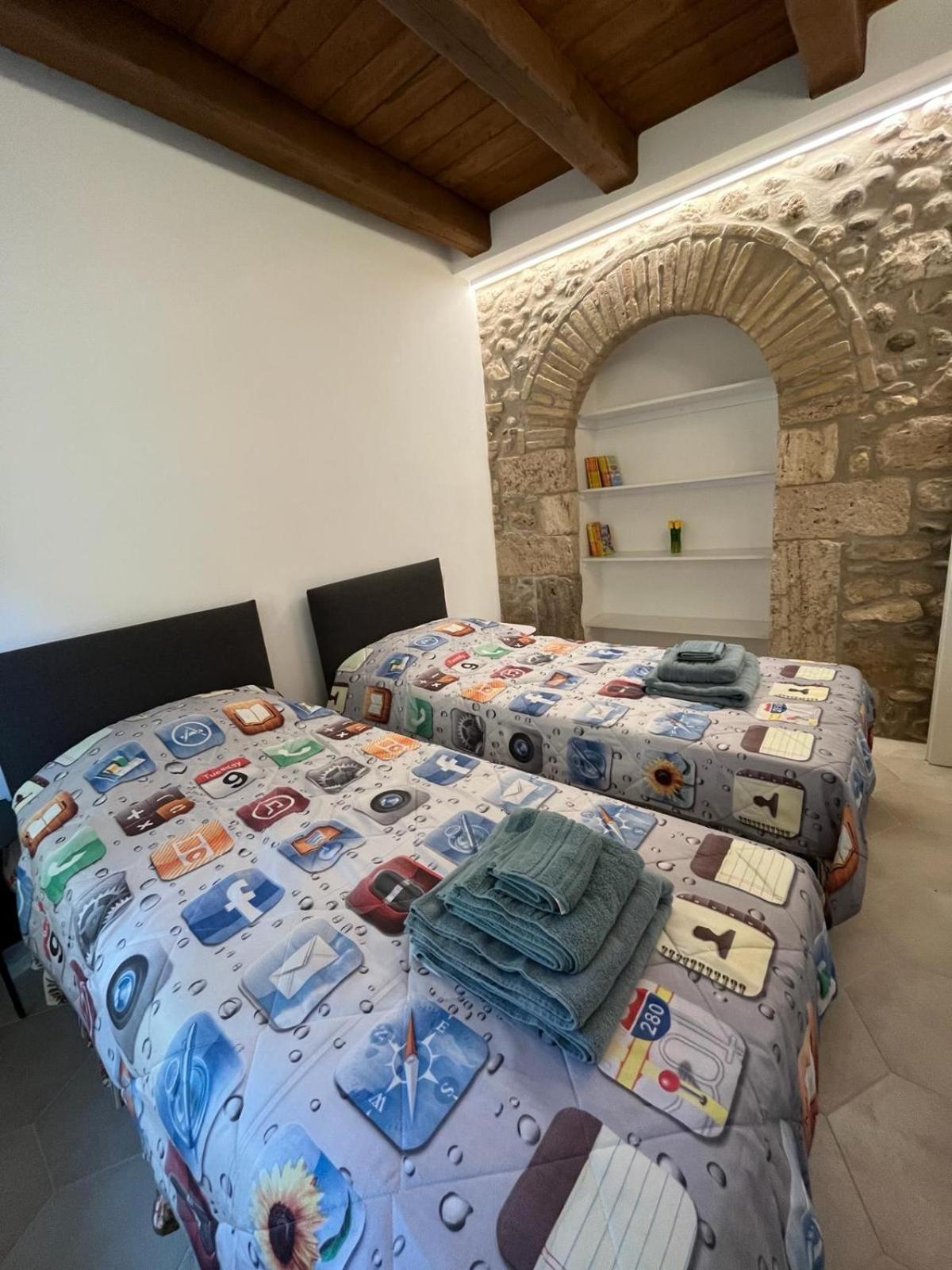 Ferienwohnung Charme In Centro With Private Parking Ascoli Piceno Exterior foto