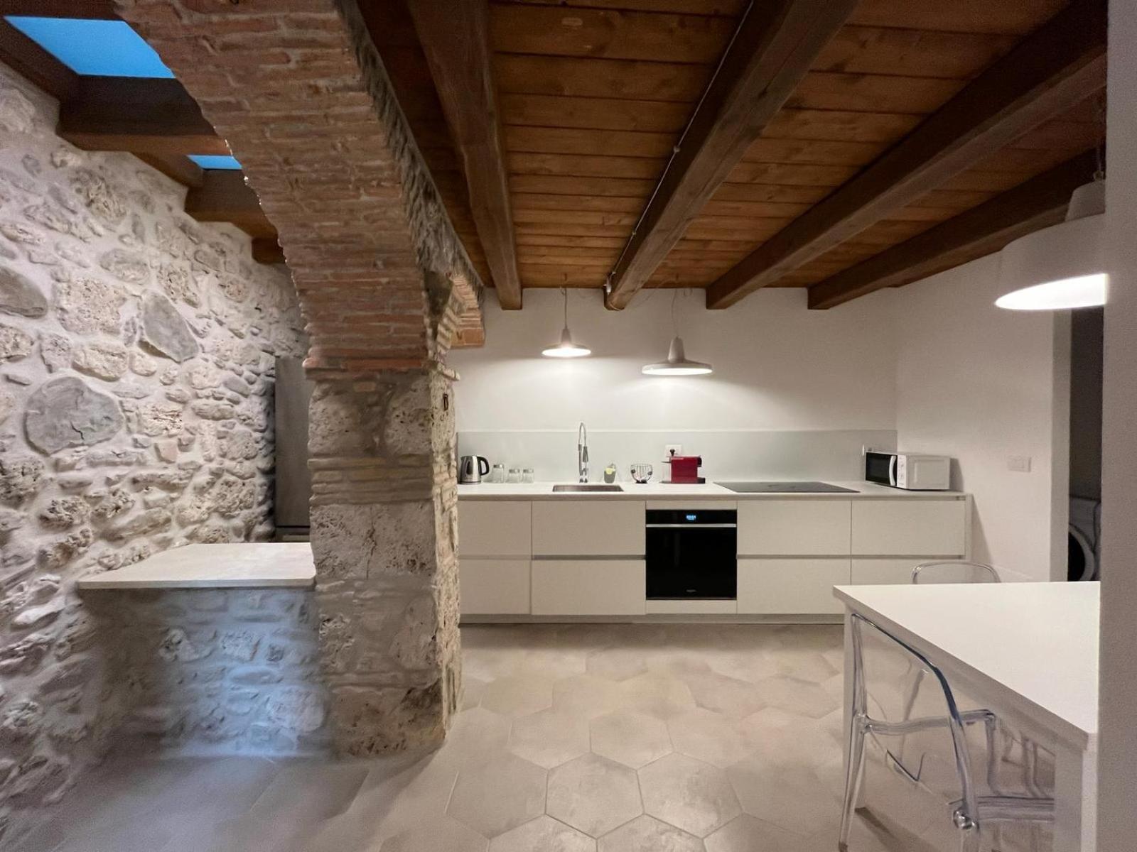 Ferienwohnung Charme In Centro With Private Parking Ascoli Piceno Exterior foto
